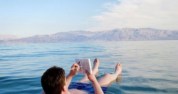 Lý do biển Chết bơi không chìm nhưng ít người đến