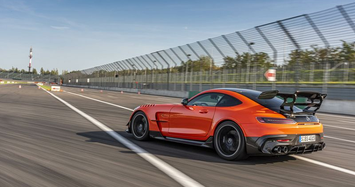 Siêu xe thể thao Mercedes-AMG GT Black Series 2021 giá hơn 10 tỷ đồng