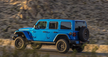 Xe địa hình Jeep Wrangler có giá hơn 77.000 USD trang bị những gì?