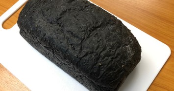 Có gì đặc biệt trong bánh mì đen như mực gây sốt ở Nhật?