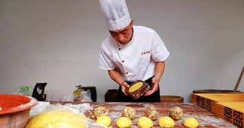 Độc đáo quy trình làm bánh Trung thu của tiệm bánh 160 năm tuổi