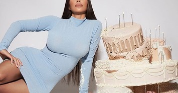 Đón tuổi 40, Kim Kardashian lại khoe thân hình nóng bỏng