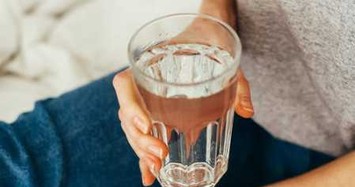 Người phụ nữ bị ngộ độc suýt chết vì uống 5 lít nước mỗi ngày