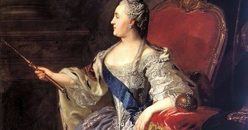 Vì sao nữ hoàng Nga bắt quần thần mặc váy?