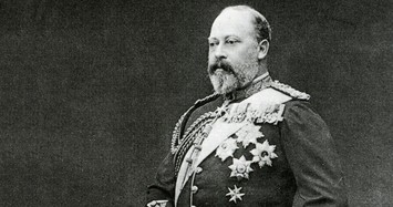 Vua Edward VII vướng vào bê bối yêu đương gái điếm như nào?