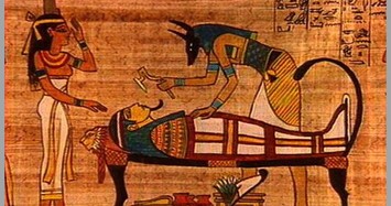 Pharaoh nào chôn sống tất cả người hầu khi chết?