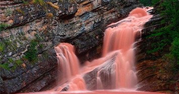 Cận cảnh vẻ đẹp của 14 thác nước kỳ lạ nhất thế giới