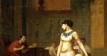 Lãnh tụ quân sự Julius Caesar của đế chế La Mã yêu cả nam lẫn nữ?
