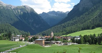 Vì sao ngôi làng Thụy Sĩ đẹp như mơ nhưng... cấm chụp ảnh?