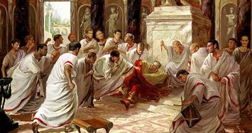 Vì sao chúa tể đế chế La Mã bị 60 cận thần đâm chết?