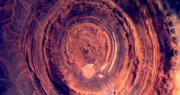 Bí ẩn “con mắt” khủng nhất thế giới nằm giữa sa mạc