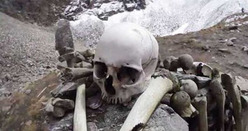Hàng trăm bộ xương người dưới đáy hồ ở Ấn Độ