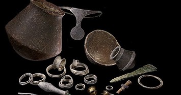 Khai quật hài cốt phụ nữ 4.000 tuổi đội vương miện bạc