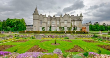 Khám phá tòa lâu đài cổ kính ở Scotland của Hoàng gia Anh