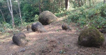 Hoài nghi loạt chum đá khổng lồ hơn 2.000 tuổi ở Ấn Độ