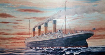 Tàu Titanic chìm khi nào sau khi đâm vào tảng băng trôi?