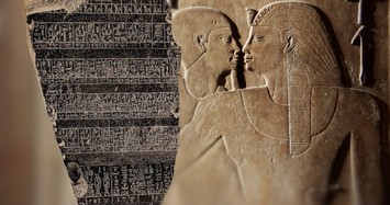 Ghi chép gây sốc về sự kiện lạ trên phiến đá thời Ai Cập cổ đại