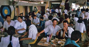Bộ ảnh bia hơi vỉa hè ở Hà Nội những năm 1990