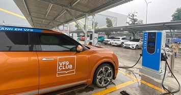 Người mua ô tô điện VinFast được miễn phí sạc pin và gửi xe từ ngày 1/7