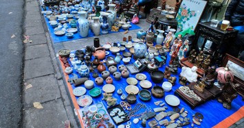 Thưởng ngoạn chợ đồ cổ chỉ họp vào cuối năm ở Hà Nội