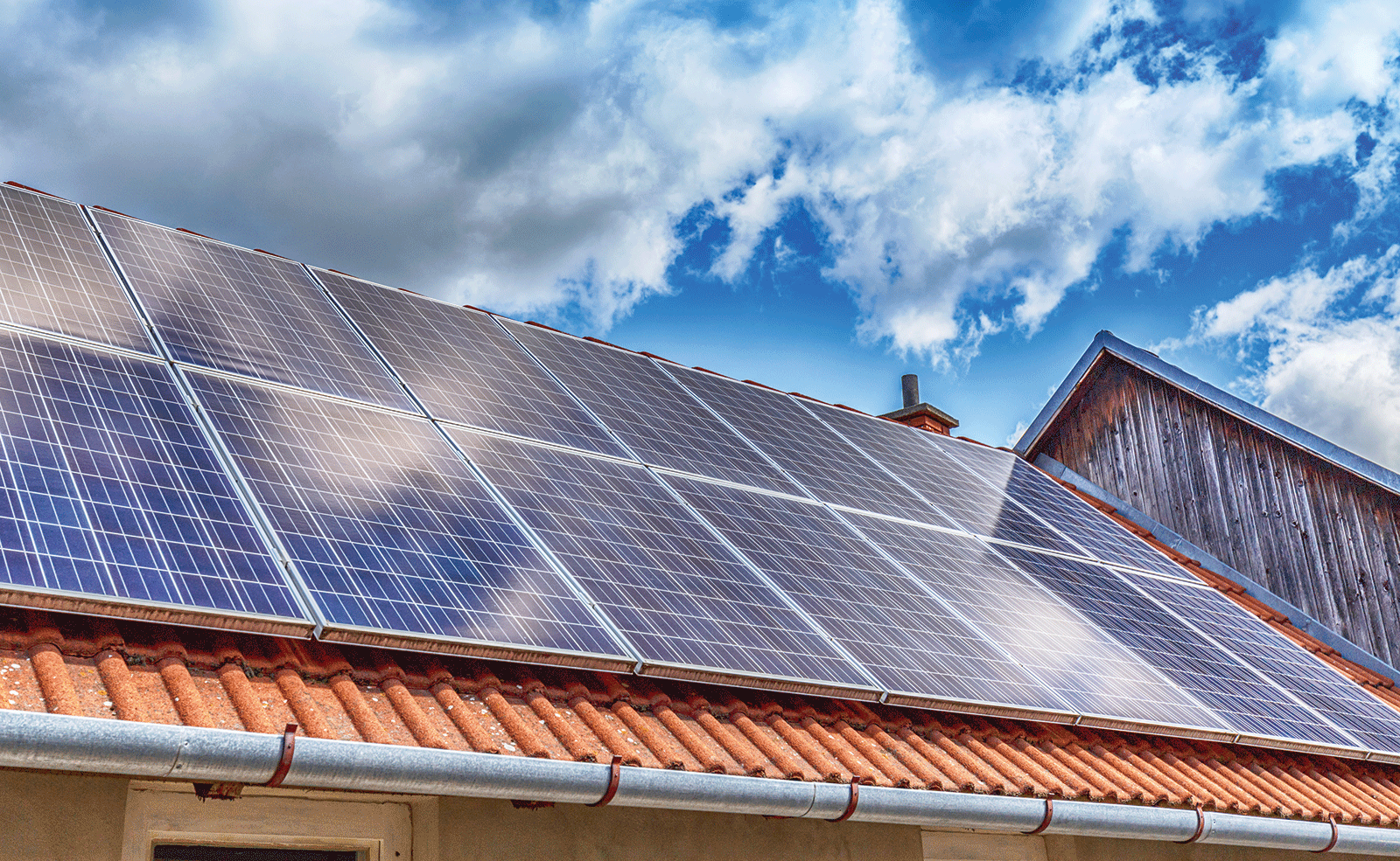 Ít nhất 300 MWp điện mặt trời áp mái sẽ được áp dụng tại các khu công nghiệp ở TP HCM