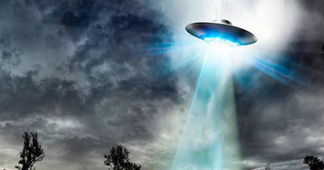 Bí ẩn UFO màu xanh kỳ quái 2 lần xuất hiện rồi biến mất