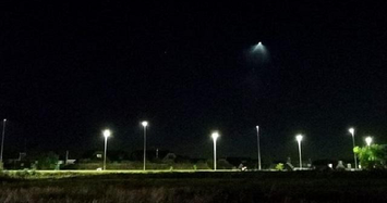 'Ngã ngửa' với việc UFO phát sáng khiến hàng trăm người hoảng sợ