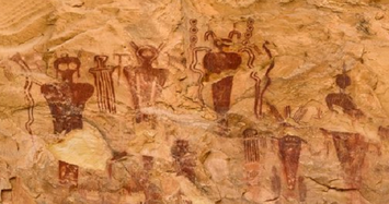 Người cổ đại đã vẽ người ngoài hành tinh từ 8.000 năm trước?