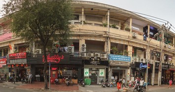 Ảnh: Chợ thời trang trong chung cư cũ cả trăm năm tuổi ở Sài Gòn