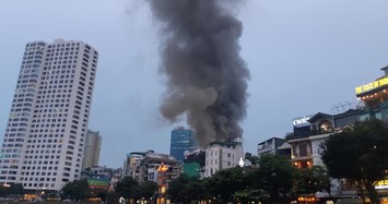 Video: Hiện trường vụ cháy lớn trên đường Đê La Thành