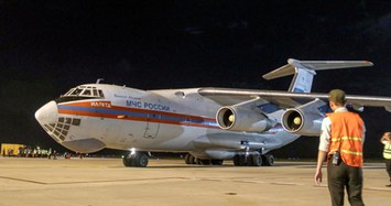 Cận cảnh chuyến bay Nga đưa 40 tấn hàng cứu trợ tới Việt Nam