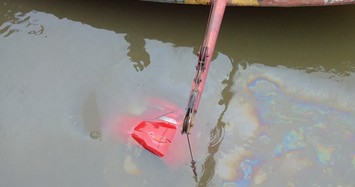 Đang tìm tài xế mất tích trên chiếc ôtô dưới lòng sông
