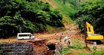 Yên Bái: Mưa lớn sạt lở kinh hoàng, chia cắt tỉnh lộ 174