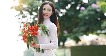 Thiếu nữ Việt xinh tươi bên loài hoa "nữ hoàng tháng 6"