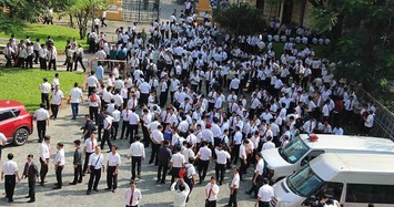 Hàng trăm tài xế Vinasun tiếp tục kéo đến tòa vụ kiện Grab