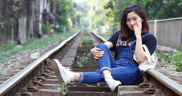 Giới trẻ Hà Nội săn ảnh cực chất ở khu đường tàu hỏa