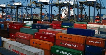 Bán đấu giá 82 container hàng vô chủ ở cảng Cát Lái