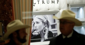 Hàng hóa bị tẩy chay, con gái ông Trump đóng cửa hãng thời trang IvanKa Trump 