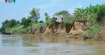 Sông Đồng Nai sạt lở, đất đai bị “gặm” hàng chục mét