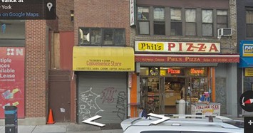 Trong lúc đợi mua pizza, hai thanh niên tranh thủ đi cướp