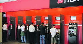 Người dùng thẻ ATM ở các nước có trả phí rút tiền không?