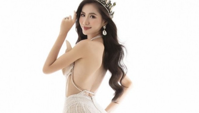 Hoa hậu Nguyễn Thanh Hà xúc động sau 1 năm đăng quang