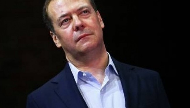 Ông Medvedev lên tiếng về hội nghị hòa bình Nga không được mời