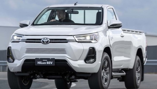 Toyota đẩy nhanh sản xuất xe bán tải Hilux điện tại Thái Lan