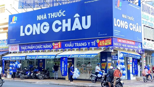 FPT Retail chào bán 10% cổ phần nhà thuốc Long Châu