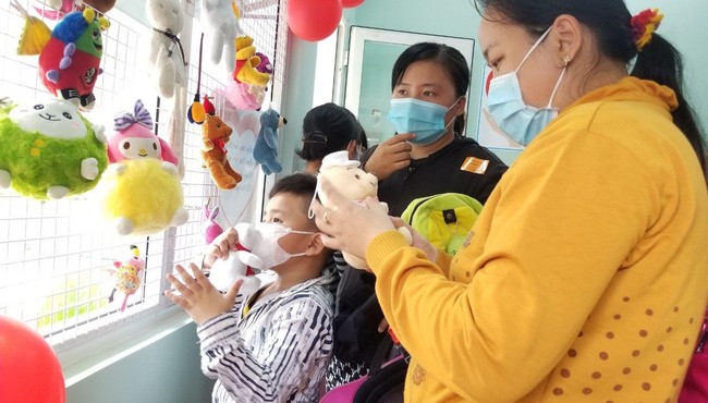 Bệnh nhân nghèo vào cấp cứu sẽ được Bệnh viện Nguyễn Tri Phương hỗ trợ 5 triệu đồng 