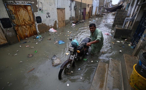 Tận mục cuộc sống người dân Pakistan khốn khổ vì mưa lớn