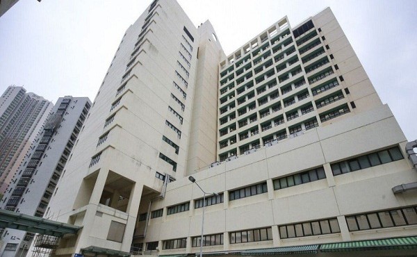 Bé trai 9 tuổi tử vong vì rơi từ tầng 15 chung cư ở Hong Kong 