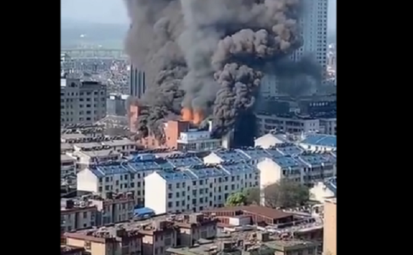 Cháy ngùn ngụt tại trung tâm thương mại Trung Quốc khiến 4 người chết