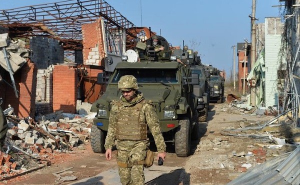 Ảnh hiện trường chiến trường ở miền Đông Ukraine 